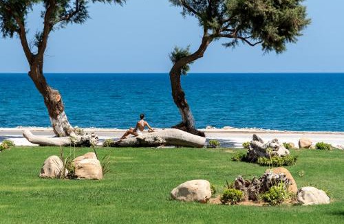Kolymbari Villa | Artemis Villa, Beachfront Retreat with Heated Pool, By ThinkVilla
