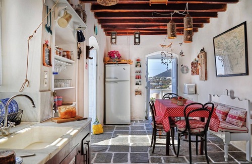 Artemonas House | Artemonas: 19TH-CENTURY MANSION ON THE HILL OF ARTEMONAS