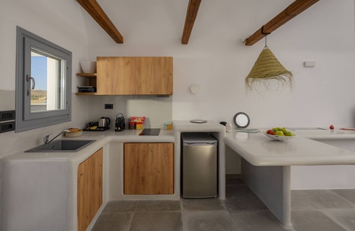 Oia Apartment | Assyrtiko Anemi Vine Villa