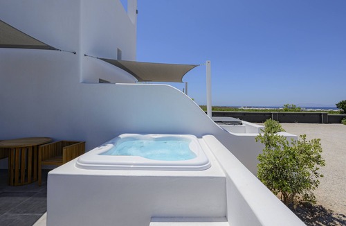 Oia Apartment | Assyrtiko Anemi Vine Villa