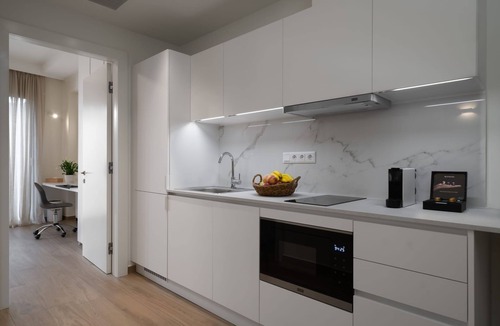 Kallithea Apartment | Athens Hill - Garden Apartment with Hot Tub