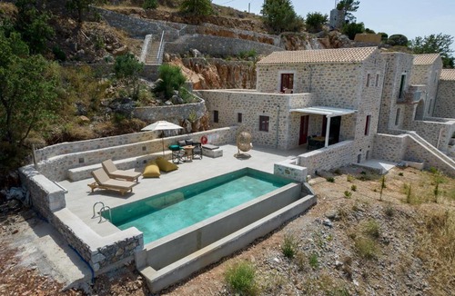 Limeni House | ATHINA-APEA Villas