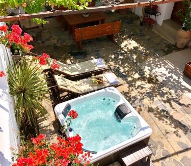 Old Hersonissos House | Avli Traditional Home with Private Jacuzzi