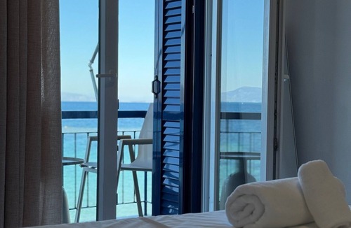 Aegina Hotel | Avra Hotel