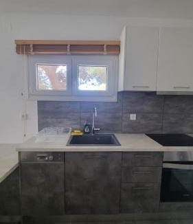 Aliki Apartment | Barewake's Place 3 Cosy Apt perfect for romantic getaway by the sea