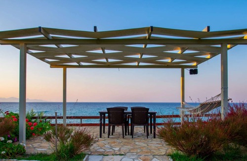 Amoudi Apartment | Baywatch 10 right on the water