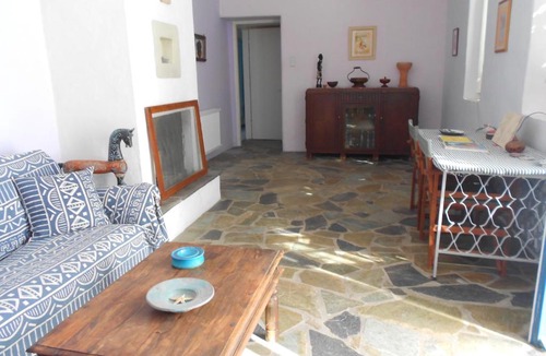 Manna House | Beautiful country home on Syros island, Greece