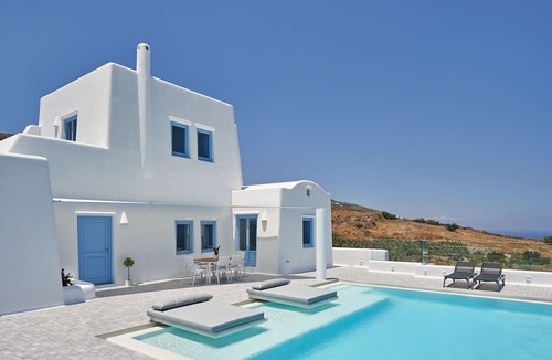 Kamari Villa | Beautiful Home in Santorini with Private Pool and Sea View
