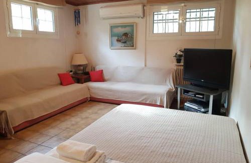 Glyfada Apartment | Beautiful Studio at Glyfada