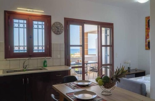 Korfalonas Apartment | Ben's Homes Elegant Suite