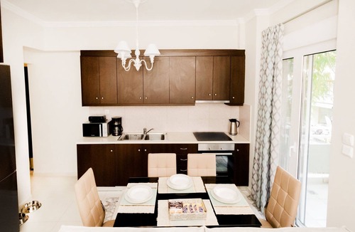 Zavlani Apartment | Best House, Ellinos Stratioutou, Ayia, Patra