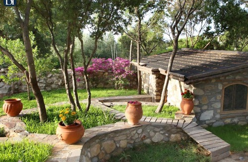 Ikaria House | BH685 - C - Room Ikaria