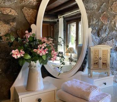 Aghios Athanasios Ski Chalet | Blessings Chalet στον Παλαιό Άγιο Αθανάσιο με Τζάκι, Barbeque, μεγάλη αυλή και υπέροχη θέα