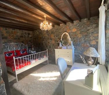 Aghios Athanasios Ski Chalet | Blessings Chalet στον Παλαιό Άγιο Αθανάσιο με Τζάκι, Barbeque, μεγάλη αυλή και υπέροχη θέα