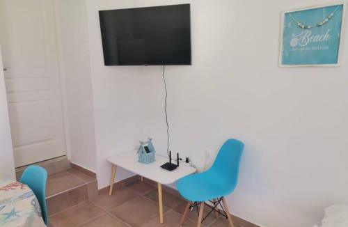 Lavrio Apartment | Blue central apt 10 min to the port/wash machine