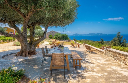 Tzamarelata Villa | Blue Horizon-Retro Villa private pool great view