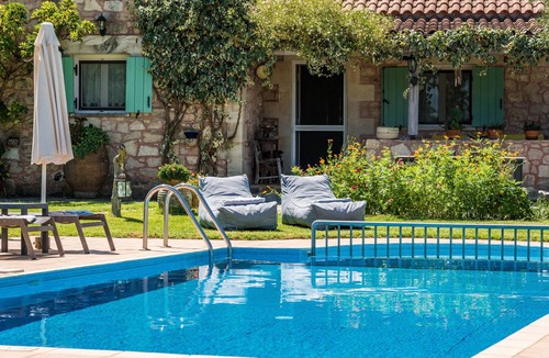 Filippos Villa | Boutique Βίλα Πέτρα Ελένη