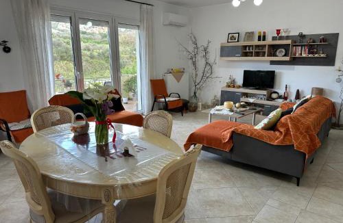 Monopari Apartment | Breeze Holiday Home