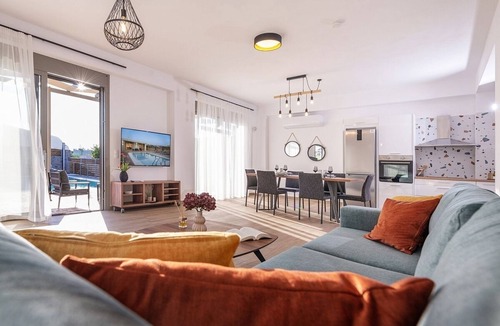 Skotino Villa | Bright & Spacious Villa, A/C, Private Pool, Mountain Views - Hersonissos Area, 2.8km to Beaches!
