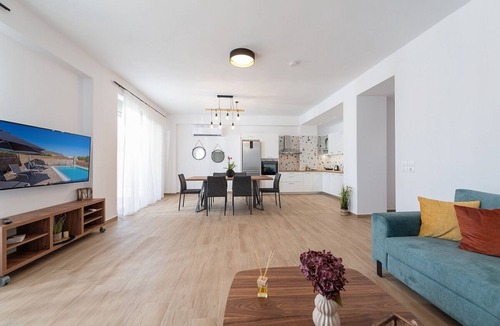 Skotino Villa | Bright & Spacious Villa, A/C, Private Pool, Mountain Views - Hersonissos Area, 2.8km to Beaches!