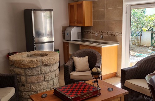 Kioni Apartment | Byron House - Apartment 2