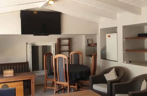Kioni Apartment | Byron House - Apartment 3