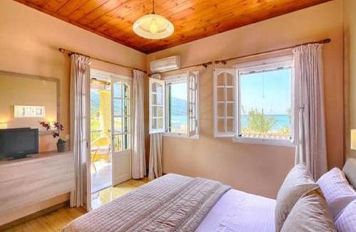 Agios Georgios Pagon House | Caramela Beach House