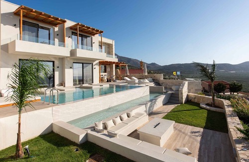 Limeniskos Villa | Casa di Franco Seaview, heated* pool, gym & hammam