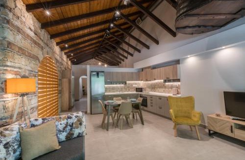 Spilion Apartment | Casa Leone, cosy apartment overlooking the square