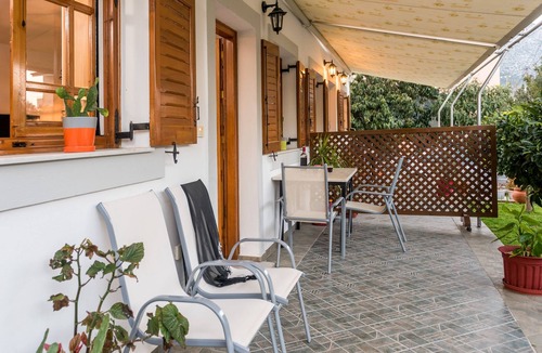 Poros Apartment | Catherine Blue Suite 1 - 4 minutes off the beach