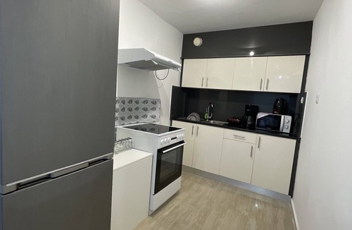 Kallithea Apartment | Charming 2-Bed Apartment in Kallithea