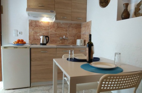 Limeniskos Apartment | Charming studio with AC, WiFi garden in delightful Kissamos.200m from the beach