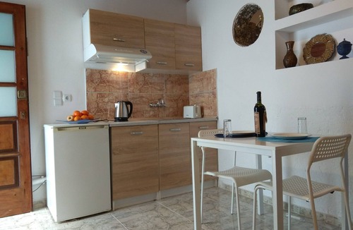 Limeniskos Apartment | Charming studio with AC, WiFi garden in delightful Kissamos.200m from the beach