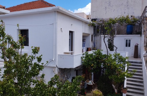 Limeniskos Apartment | Charming studio with AC, WiFi garden in delightful Kissamos.200m from the beach