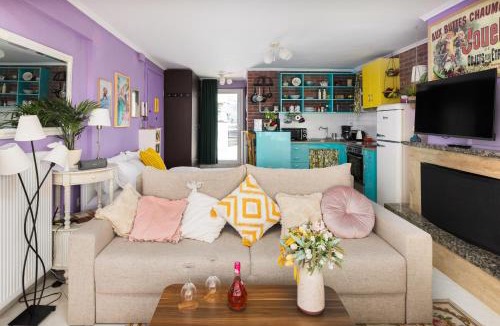 Sykies Apartment | City's Balcony, Iconic Friends Inspired Home, Most Epic View by #BiNoBi!