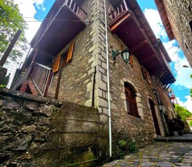 Trikolonoi House | Cleopatrahouse