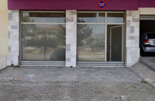 Stavroupoli Condo | Comfort room on the sidewalk