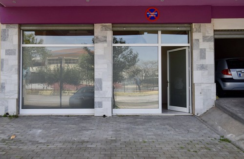 Stavroupoli Condo | Comfort room on the sidewalk