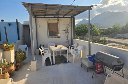 Ierapetra House | Comfortable vacation home with roof terrace in the original part of Crete