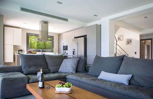 Leivathos Villa | Contemporary Seafront Villa, A/C, Private Pool, Steam Room, Sauna, Gym, Amazing Views - Near Spartia