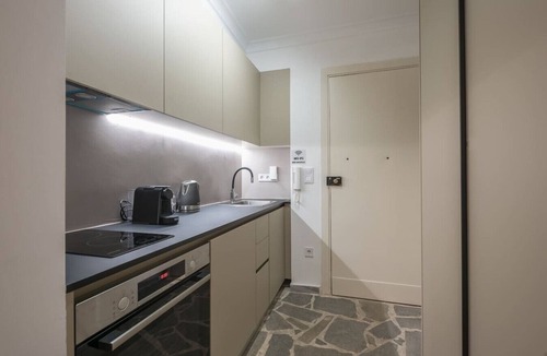 Athens City Centre Apartment | Cosy apartment for couples with garden