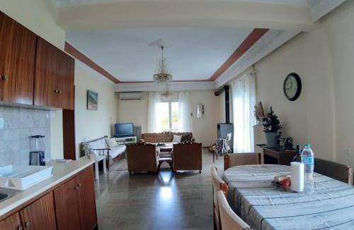 Trikala Apartment | Country Home Genesi 20 min from Trikala