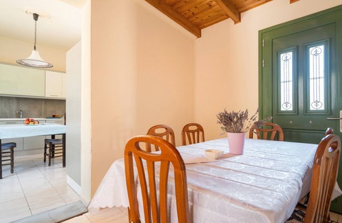 Mantzavinata House | Country House 'Avra' with Private Terrace, Wi-Fi and Air Conditioning