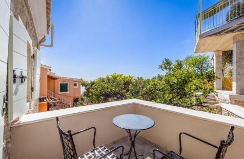 Lakones Apartment | Courtyard Cottage Corfu