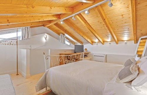 Lakones Apartment | Courtyard Cottage Corfu