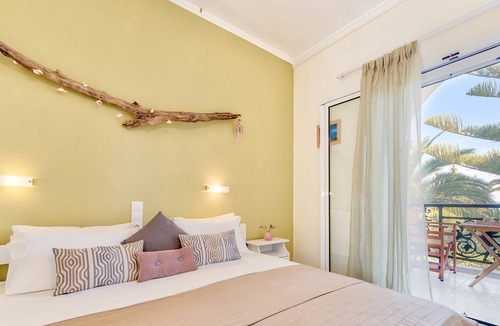 Amoudi House | Cozy apartments For 2 Persons At Family Hotel
