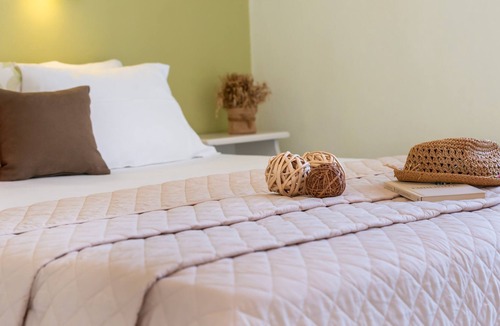 Amoudi House | Cozy apartments For 2 Persons At Family Hotel