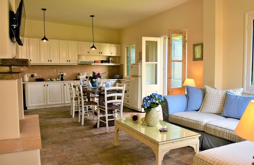 Sinarades Villa | Cozy Cottage -3 bdrs sleeps 6, 2 bathrooms,private garden, swimming pool view.