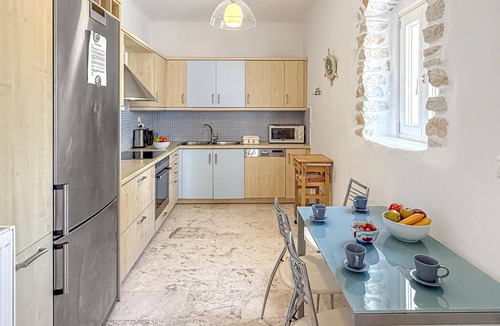 Paros House | Cozy home in Ampela, Paros with WiFi