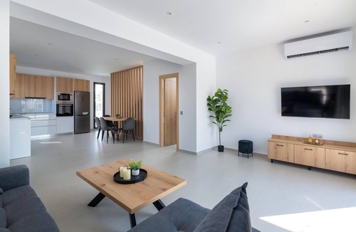 Petaloudes Villa | Davlakos Villa Eve